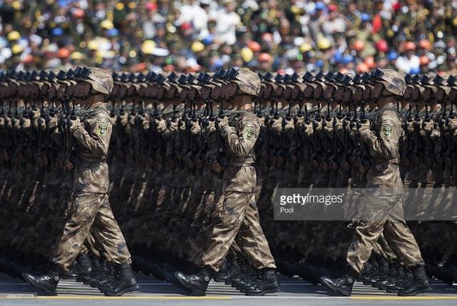 9.3阅兵外国方队外国方队亮相阅兵盛典，全球瞩目下的国际力量展示