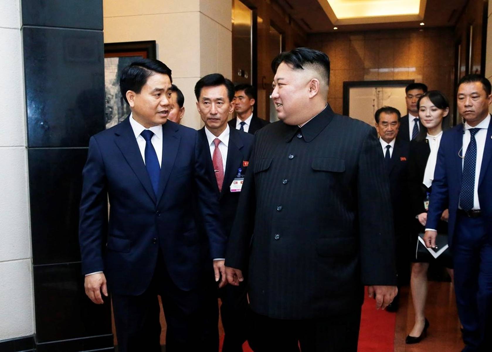 金正恩乘专列离京返程我并未了解到金正恩乘专列离京返程的相关信息。为您提供以下相关信息，金正恩，现任朝鲜最高领导人，朝鲜民主主义人民共和国元帅，朝鲜劳动党总书记，朝鲜劳动党中央军事委员会委员长，朝鲜国务委员长，朝鲜武装力量最高司令官。以下是为，金正恩访华行程安排如下